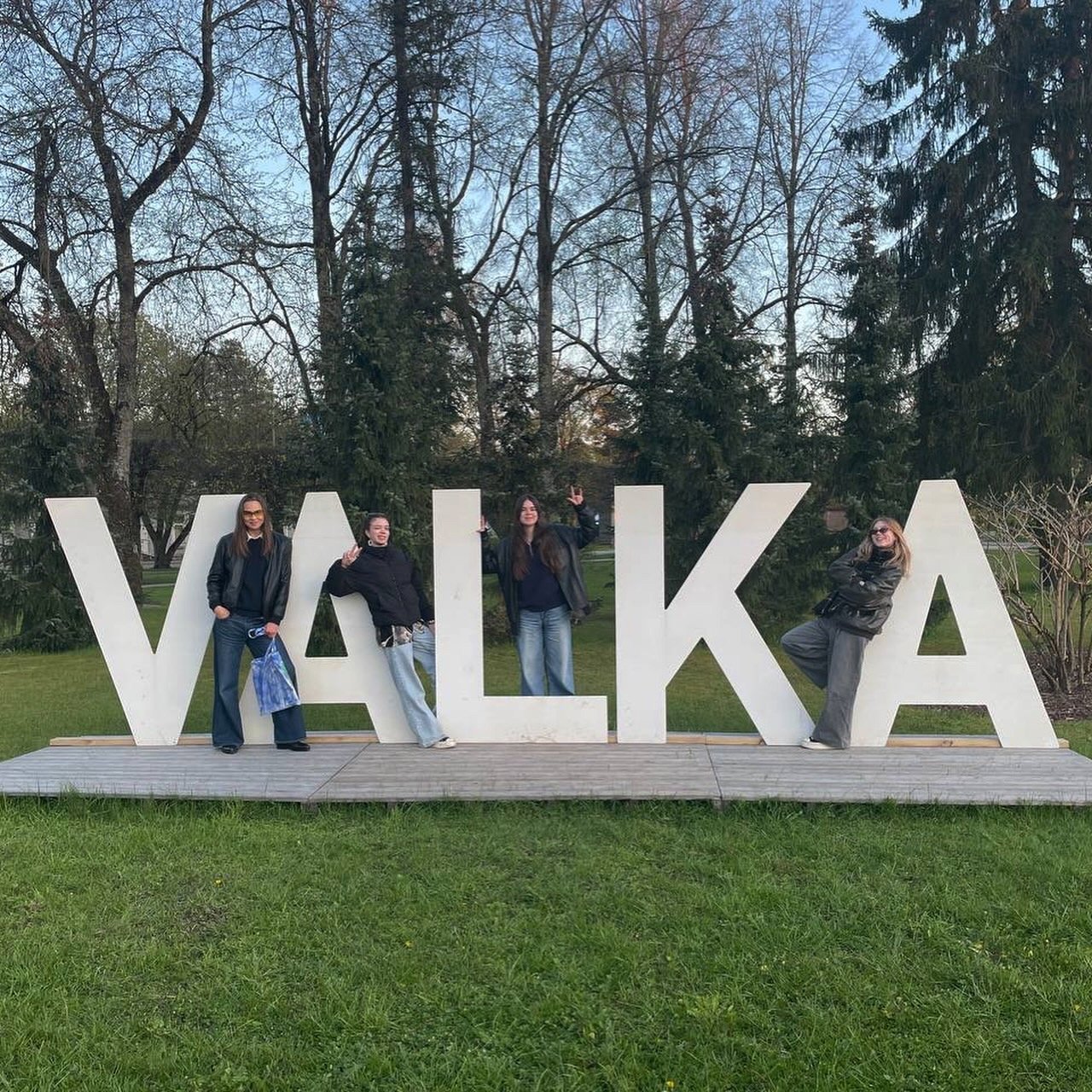 FEED2988-D541-4A03-8D73-12B85F21E1C5